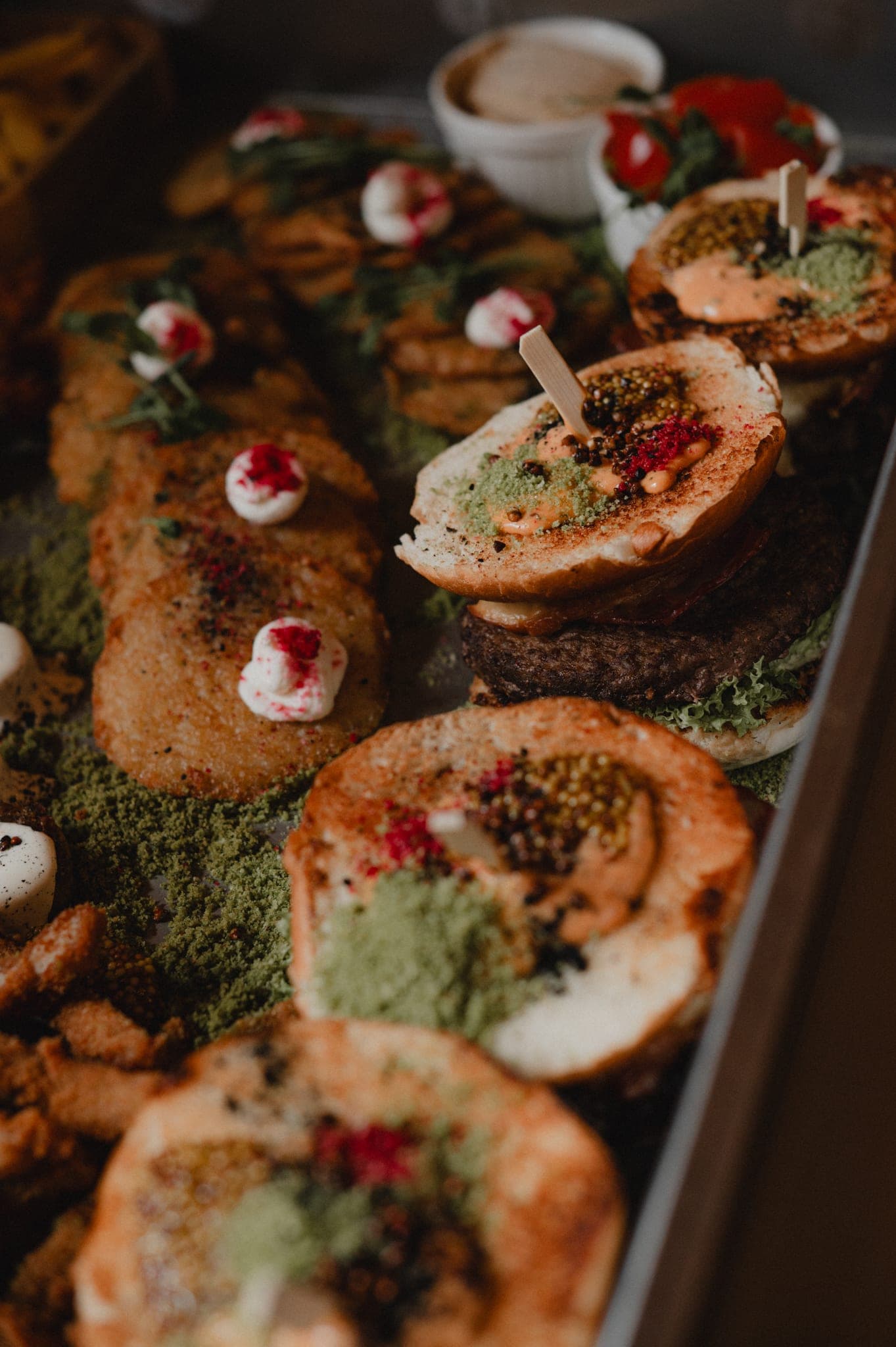 Nakryty stół - catering na przyjęcie komunijne